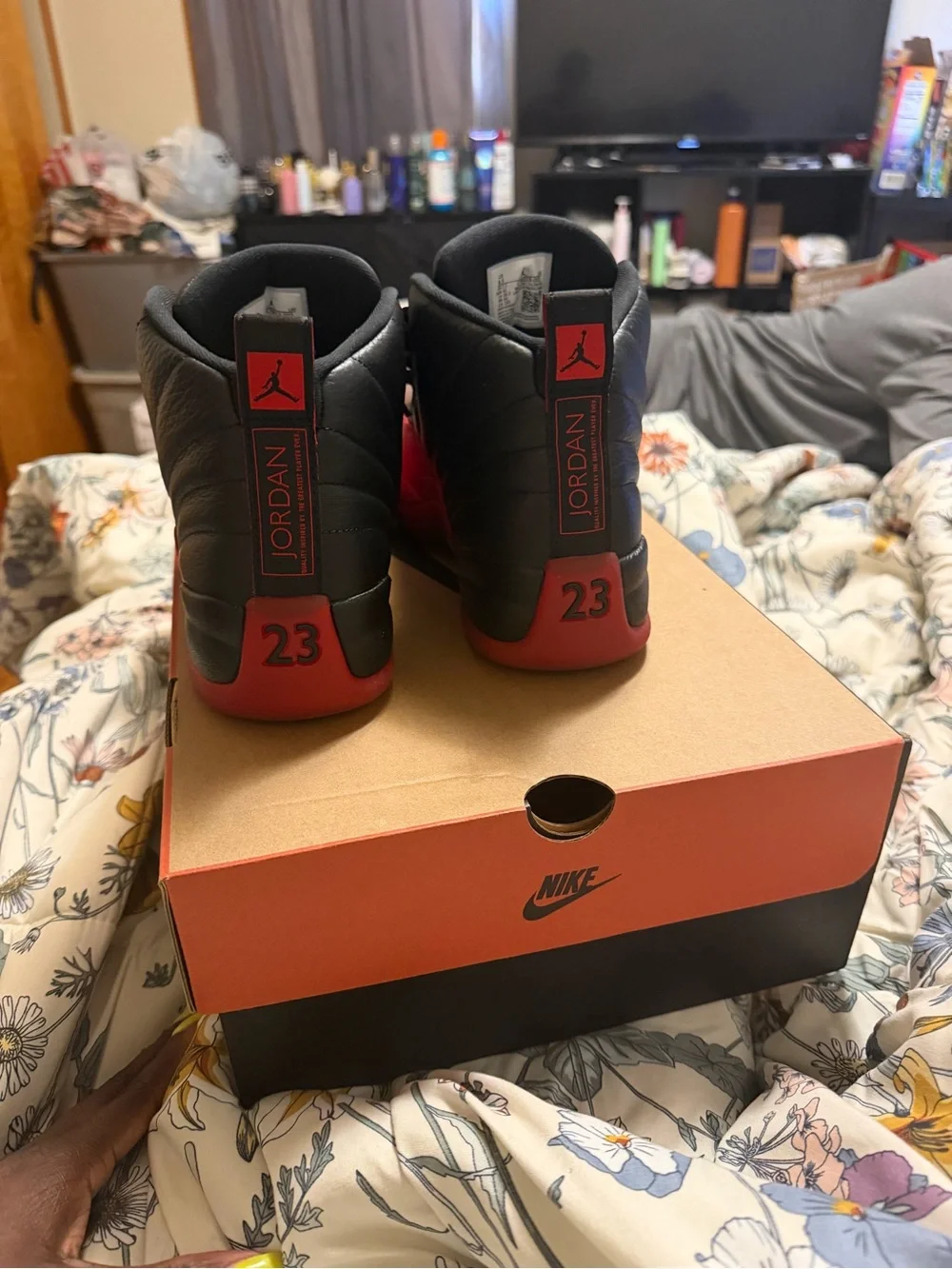 Jordan 12’s Black and Red 8.5 in men only worn once great condition